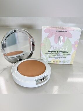 Clinique Beyond Perfecting Powder Foundation + Concealer — Honey Tan